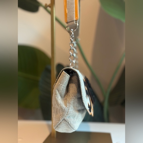 Chanel ‘Canvas No. 5 Camellia Flap Bag’ - Picture 4 of 14